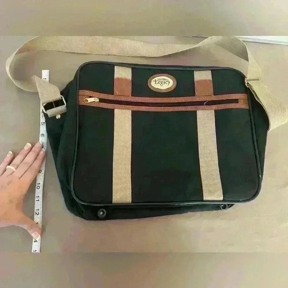 Legacy Shoulder bag - Picture 8 of 8